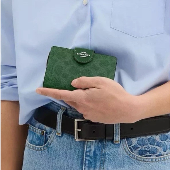 Coach Medium Corner Zip Wallet In Signature Canvas CW786 Silver/Bright Jade NWT - Picture 5 of 5